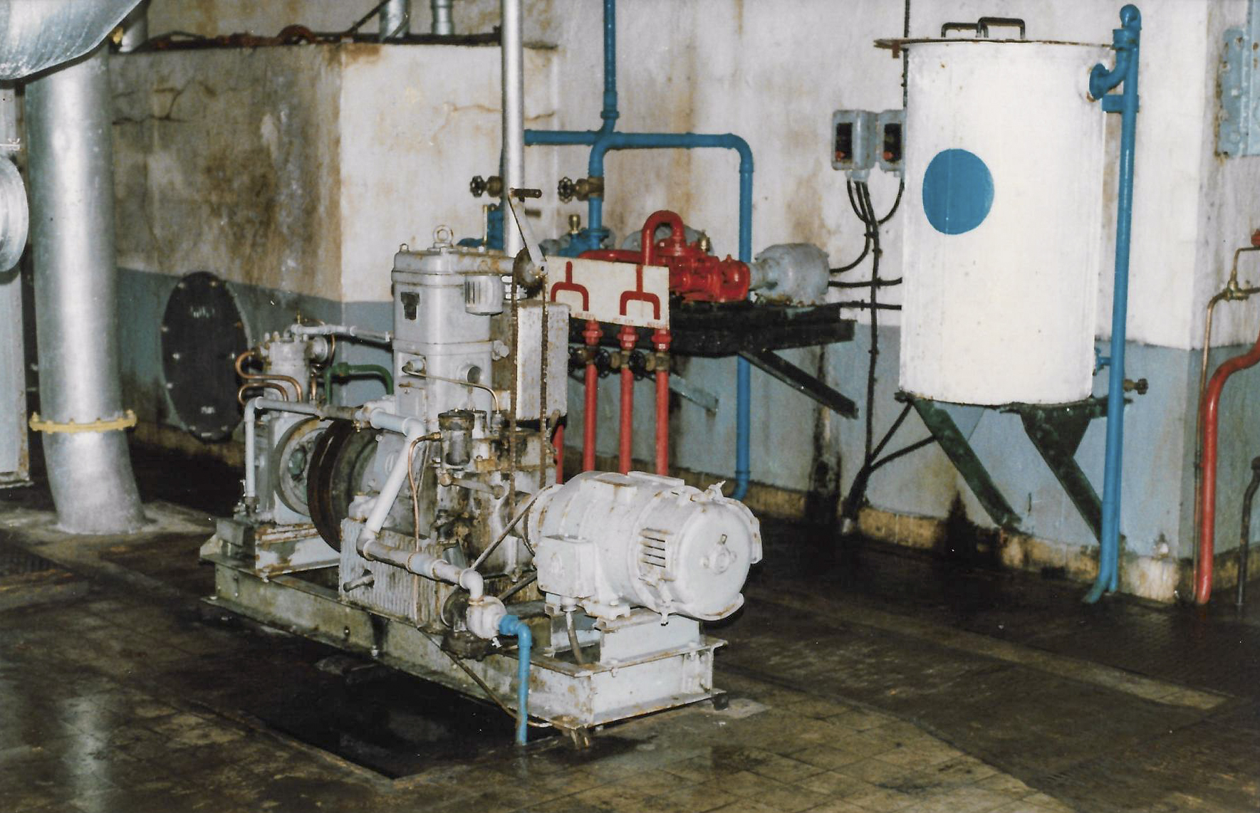 Ligne Maginot - CASTILLON (CN) - EO8 - (Ouvrage d'artillerie) - L'usine
CLM - Marc ENDINGER