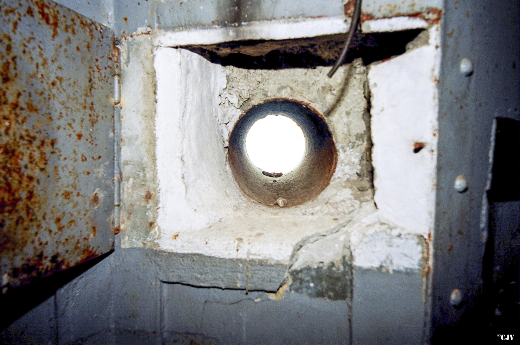 Ligne Maginot - CASTILLON (CN) - EO8 - (Ouvrage d'artillerie) - Bloc 4
Créneau optique vers le Barbonnet - Lia VERMEULEN