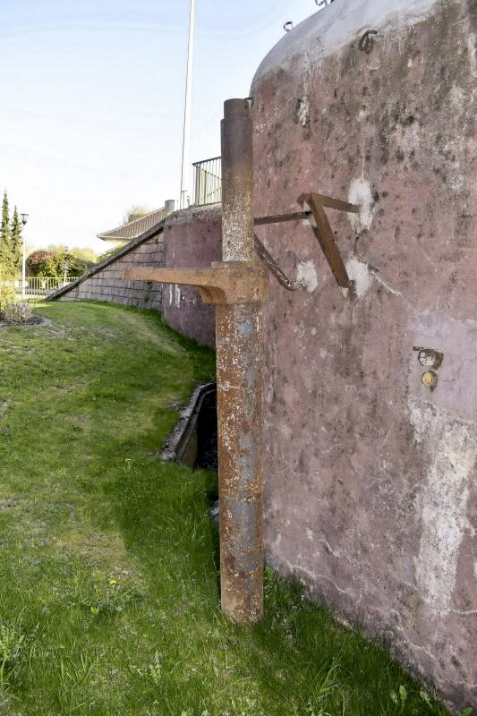 Ligne Maginot - 16/3 - KILSTETT - (Casemate d'infanterie - Double) - Chambre de tir nord
Mât du projecteur blindé qui n'a pas été installé - D. Froehly