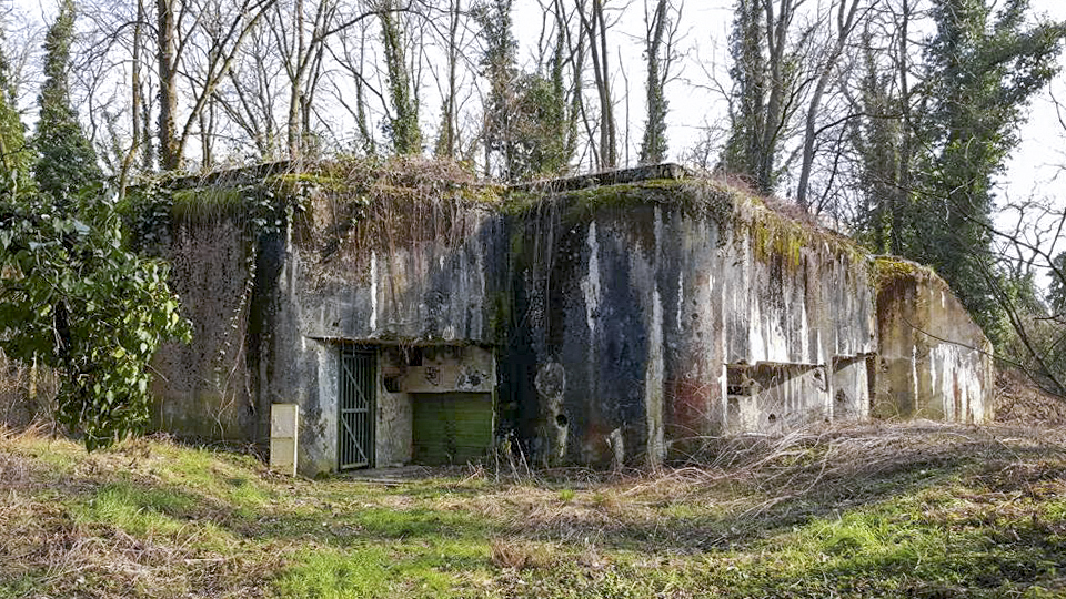 Ligne Maginot - 84 - CHEMIN CREUX - (Casemate d'infanterie - Double) - Vue sur les entrées - Manuel KLENCK