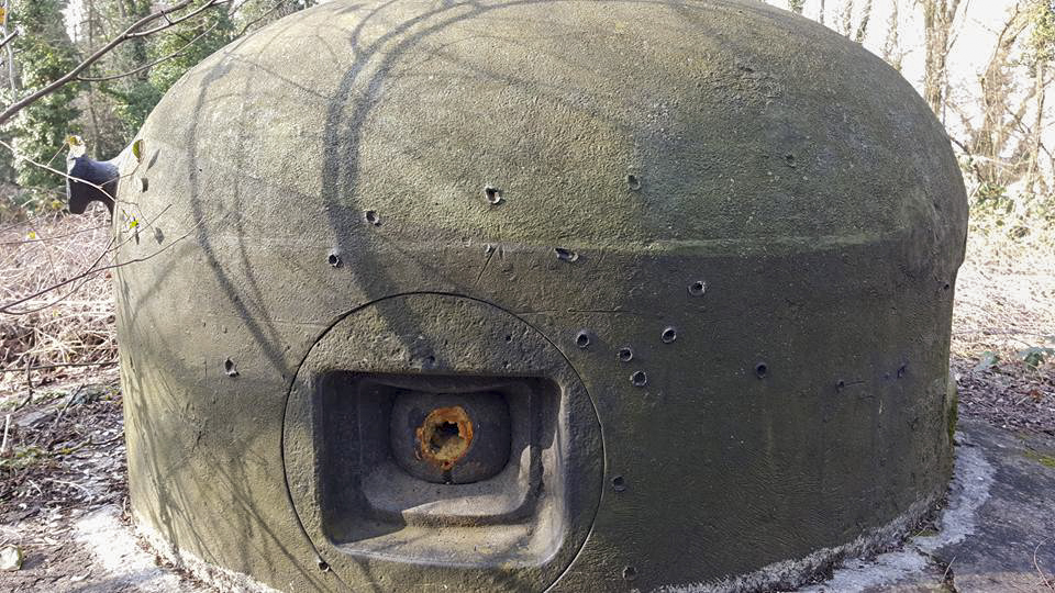 Ligne Maginot - 84 - CHEMIN CREUX - (Casemate d'infanterie - Double) - Cloche GFM type B
Impacts d'armes légères - Manuel KLENCK