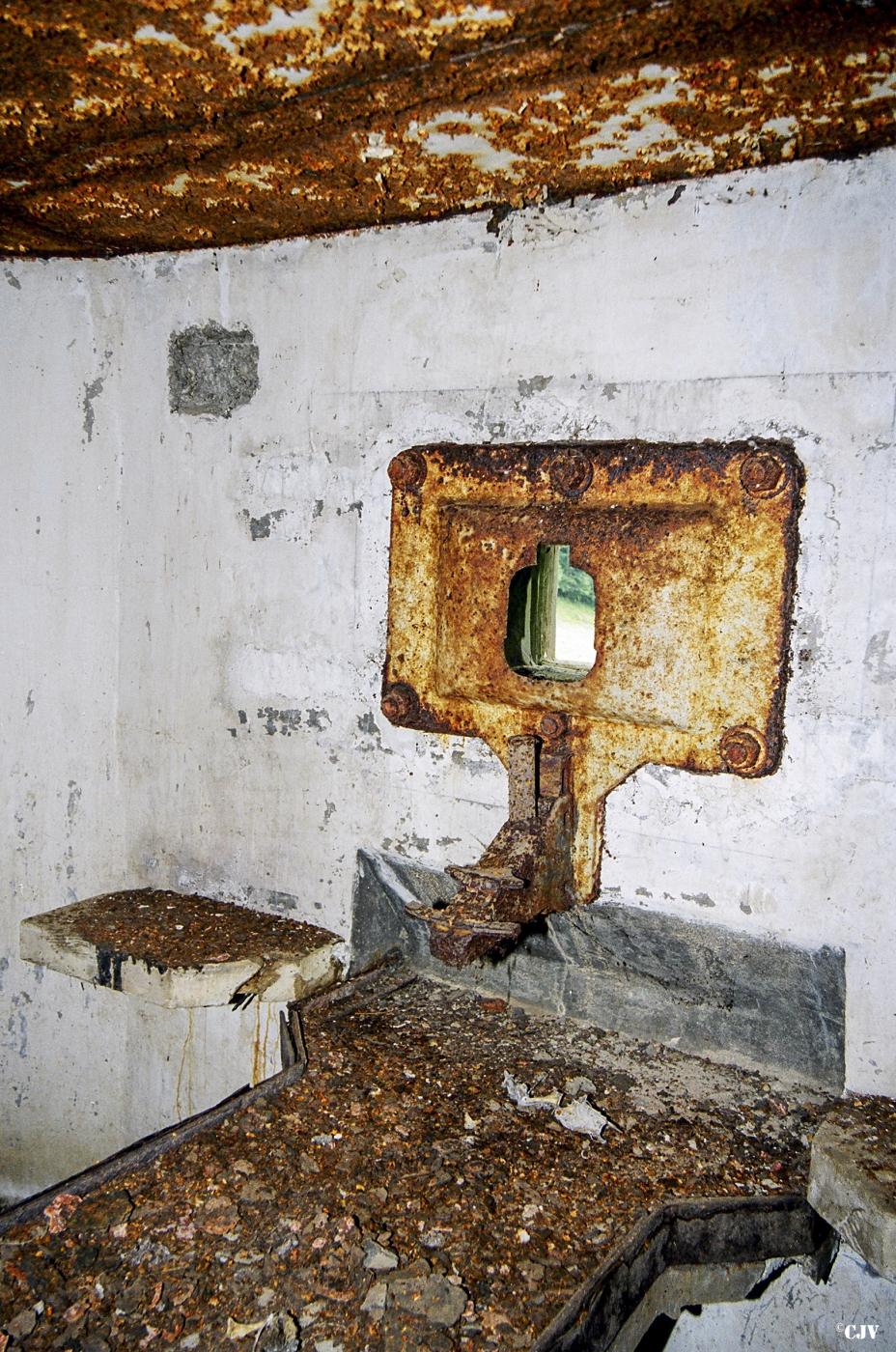 Ligne Maginot - 47 - SOULCE-CERNAY - (Blockhaus pour canon) - Trémie pour mitrailleuse Hotchkiss mle 1914 - Lia Vermeulen