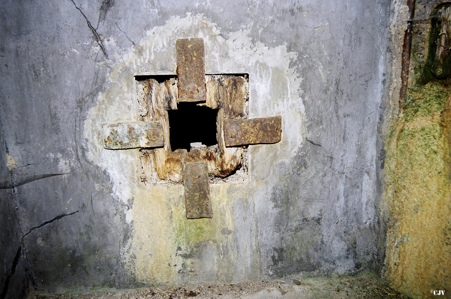Ligne Maginot - 47 - SOULCE-CERNAY - (Blockhaus pour canon) - Créneau de défense de l'entrée - Lia Vermeulen
