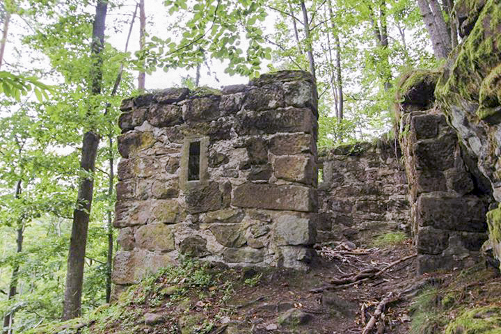 Ligne Maginot - CHATEAU NEUF 1 (Blockhaus pour arme infanterie) - Le créneau défendant l'entrée  - GRAMI