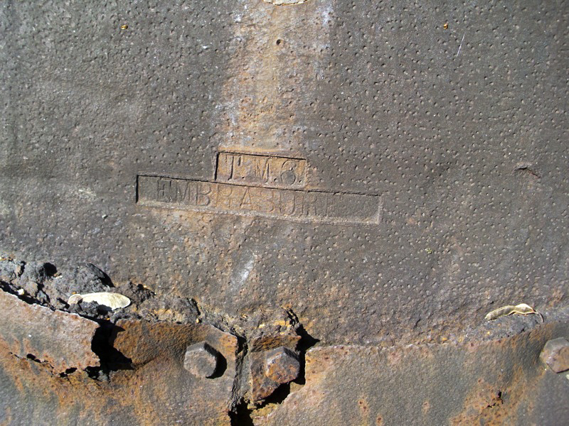 Ligne Maginot - COUCOU - A20 - (Ouvrage d'infanterie) - Bloc 2
Tourelle de mitrailleuse du bloc actif
Indication de l'endroit ou se trouvent les embrasures - Alain KRUPP