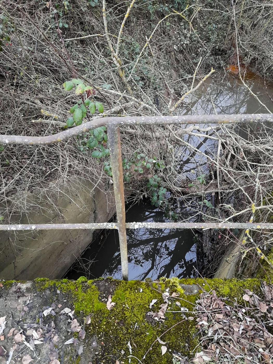 Ligne Maginot - VF60 - ANTENNE DE L'OUVRAGE DU HOCHWALD - (RESEAU - Voie 60 - Antenne ou rocade ferroviaire) - 30 - PONT de LAMPERTSLOCH
Les barrières sont encore présentes d'un côté du pont - olieti