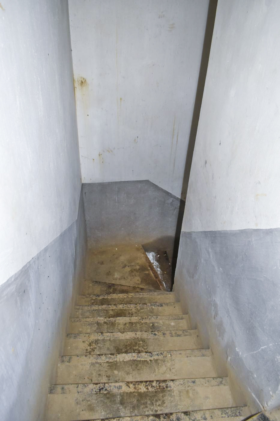 Ligne Maginot - ASCHBACH EST - O2 - (Casemate d'infanterie - Double) - Escalier d'accès au sous-sol - Daniel Froehly