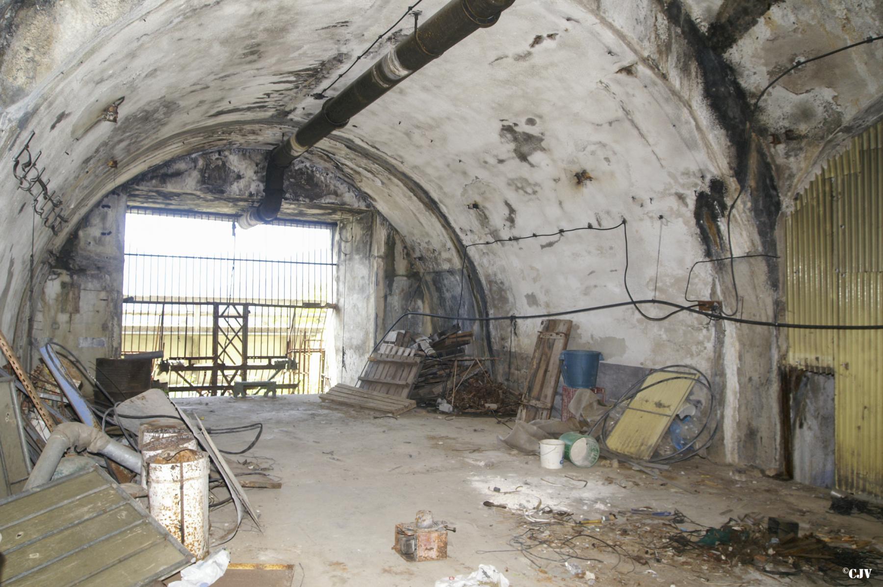 Ligne Maginot - RIMPLAS (RS) - (Ouvrage d'artillerie) - Entrée du téléphérique
Le hall de déchargement - Lia VERMEULEN