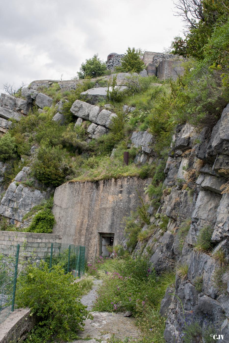 Ligne Maginot - RIMPLAS (RS) - (Ouvrage d'artillerie) - Bloc issue de secours - Lia VERMEULEN