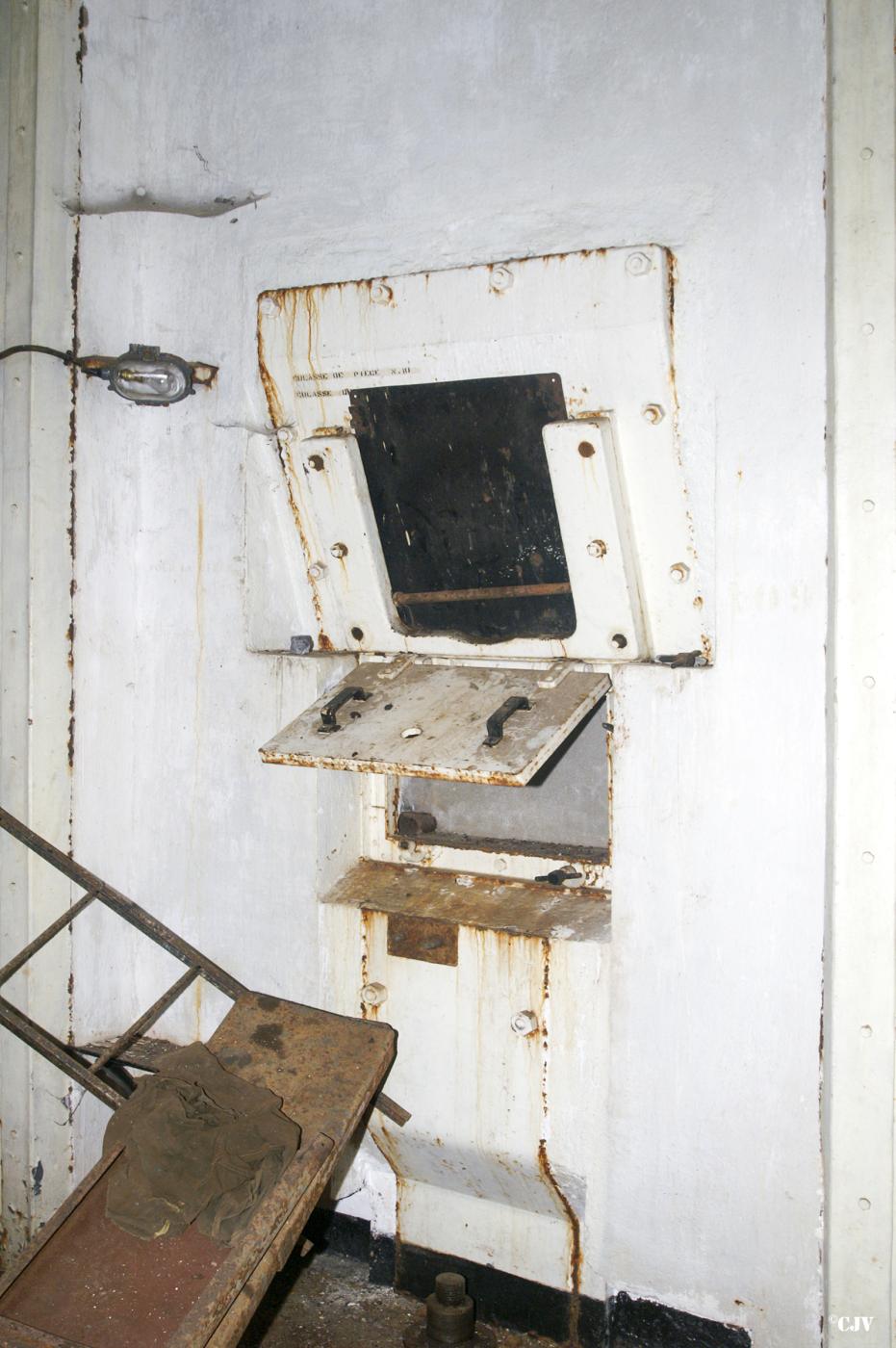Ligne Maginot - RIMPLAS (RS) - (Ouvrage d'artillerie) - Bloc 1
Chambre de tir du mortier de 81 - Lia VERMEULEN