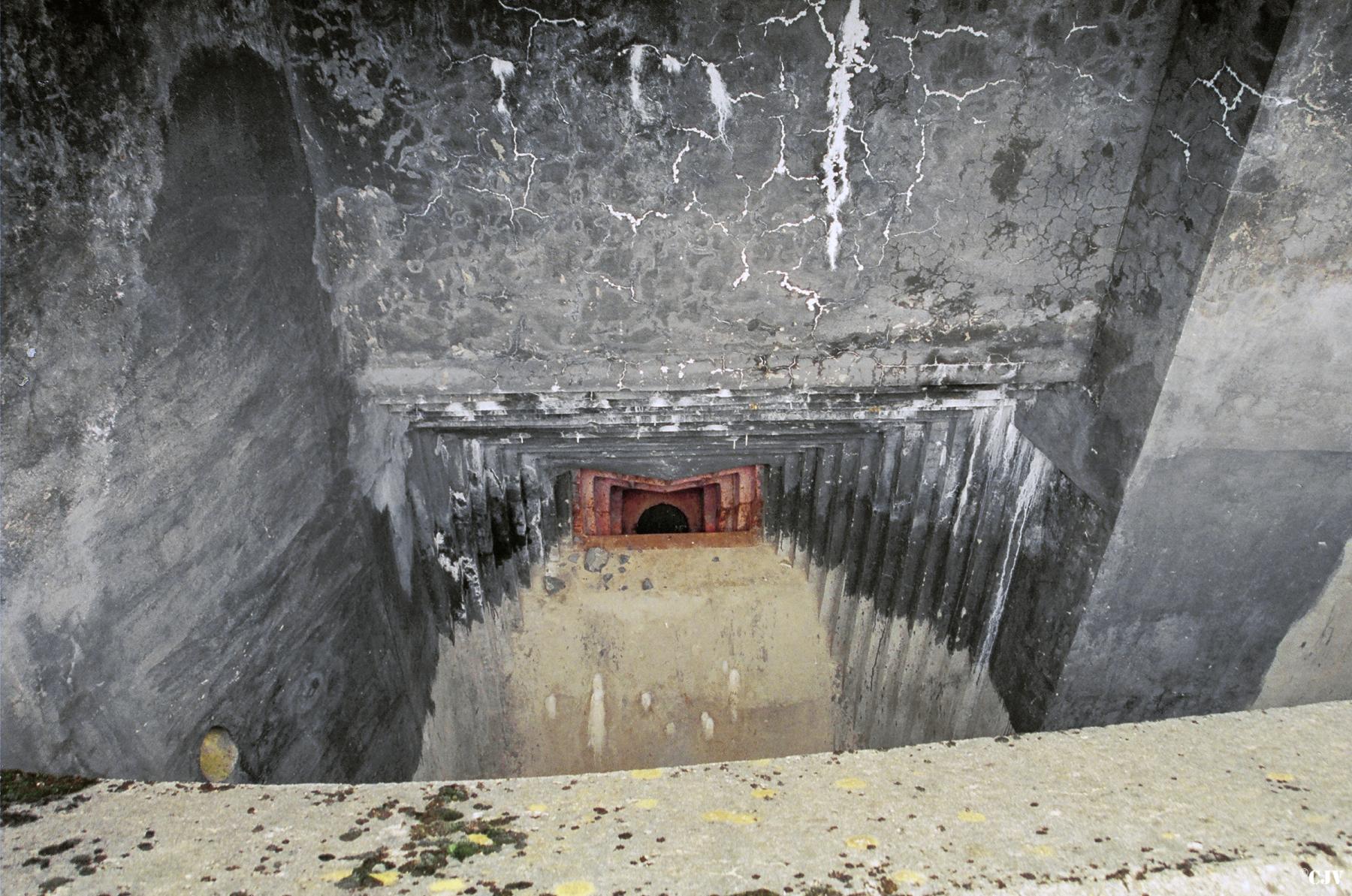 Ligne Maginot - RIMPLAS (RS) - (Ouvrage d'artillerie) - Bloc 1
Le créneau du mortier - Lia VERMEULEN