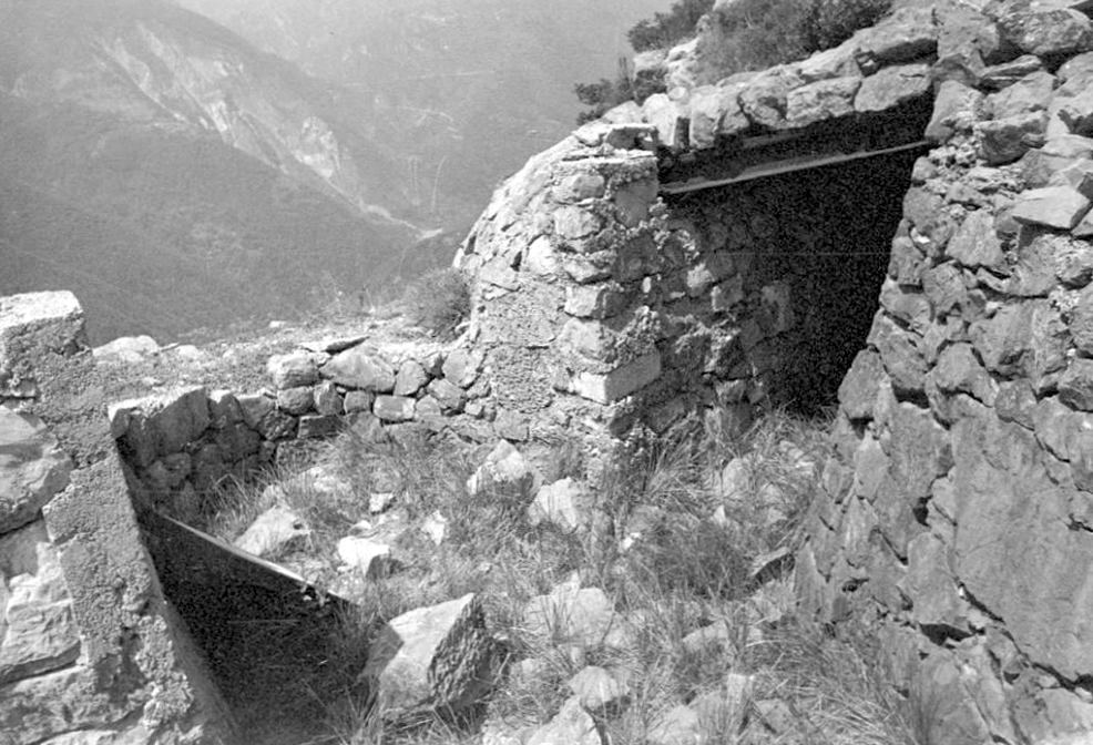 Ligne Maginot - RIMPLAS (RS) - (Ouvrage d'artillerie) - Bloc 2
Plateforme extérieur pour mortier - LOVINY Alain