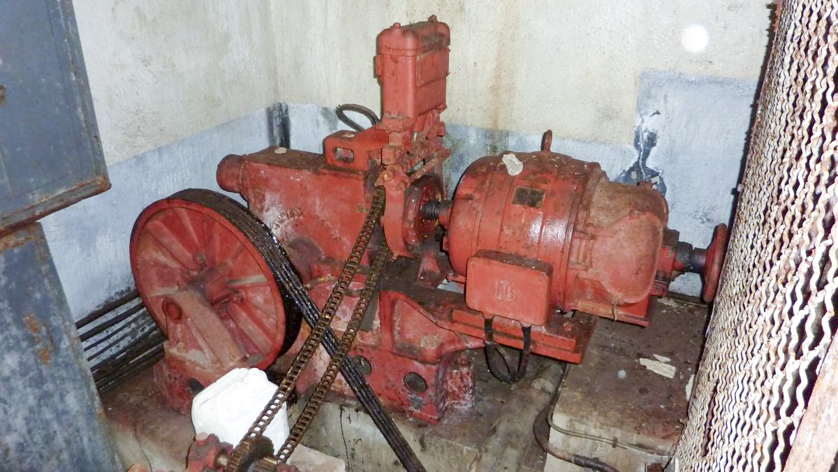 Ligne Maginot - RIMPLAS (RS) - (Ouvrage d'artillerie) - Le moteur du monte-charge des blocs 1, 2 et 3 - ELLENA-CUNY