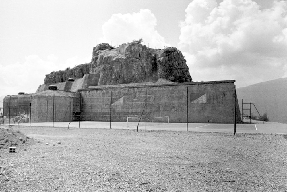 Ligne Maginot - RIMPLAS (RS) - (Ouvrage d'artillerie) - Bloc 5 et mur d'escarpement - LOVINY Alain