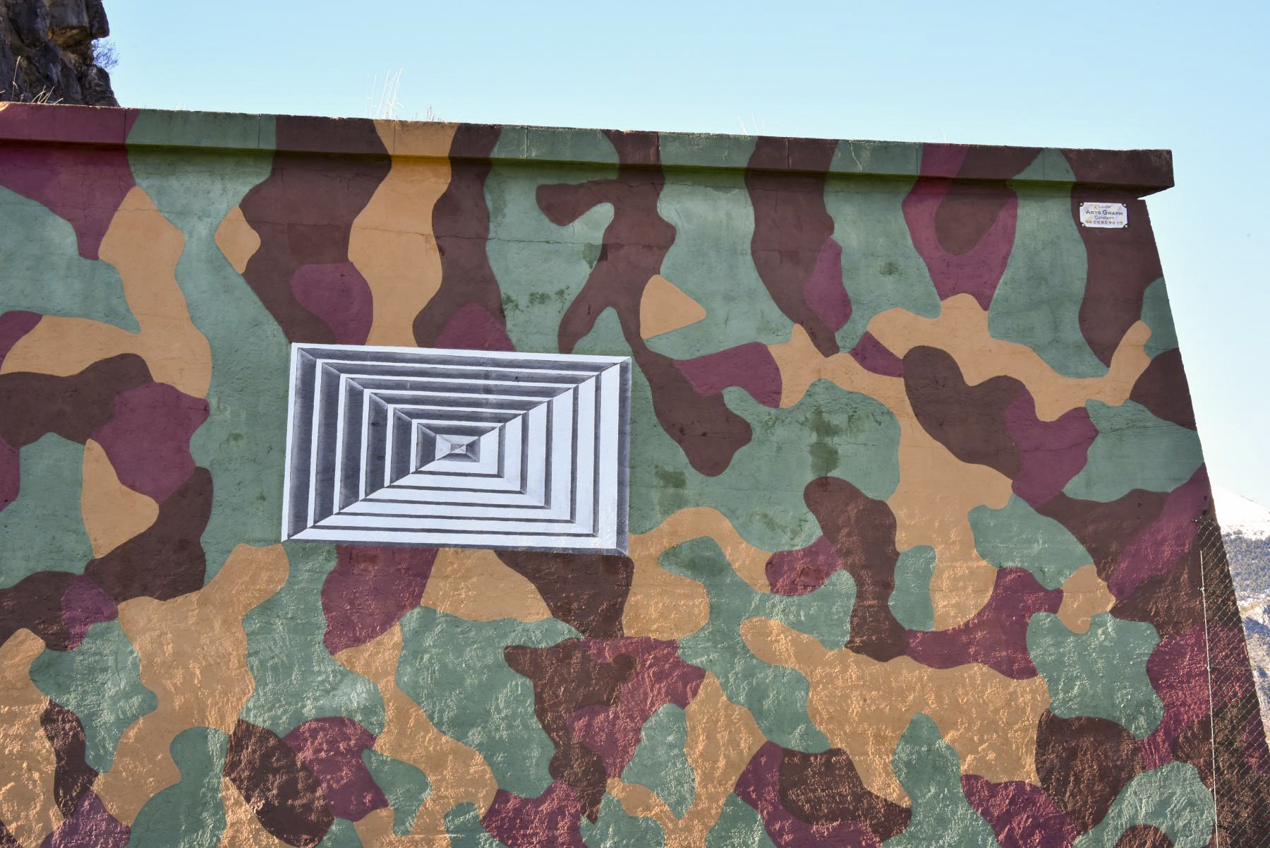 Ligne Maginot - RIMPLAS (RS) - (Ouvrage d'artillerie) - Le camouflage du mur repeint : fausse embrasure - jean FERAUD