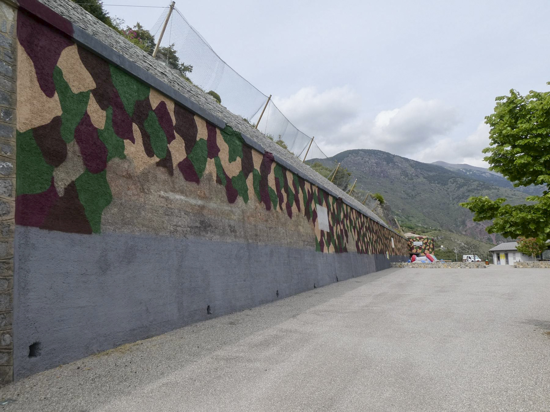 Ligne Maginot - RIMPLAS (RS) - (Ouvrage d'artillerie) - Le camouflage du mur d'escarpe repeint - Ellena-Cuny