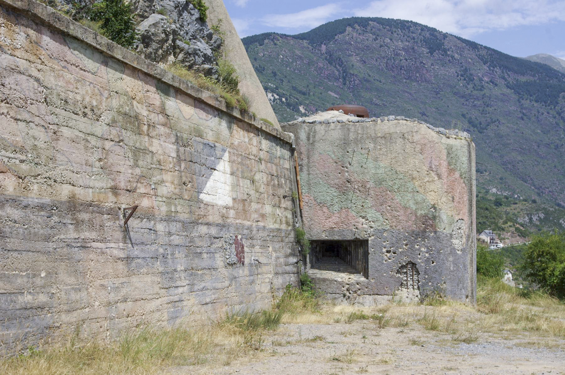 Ligne Maginot - RIMPLAS (RS) - (Ouvrage d'artillerie) - Avant/Après - essai de reconstitution du camouflage d'origine réel - Frédéric LISCH