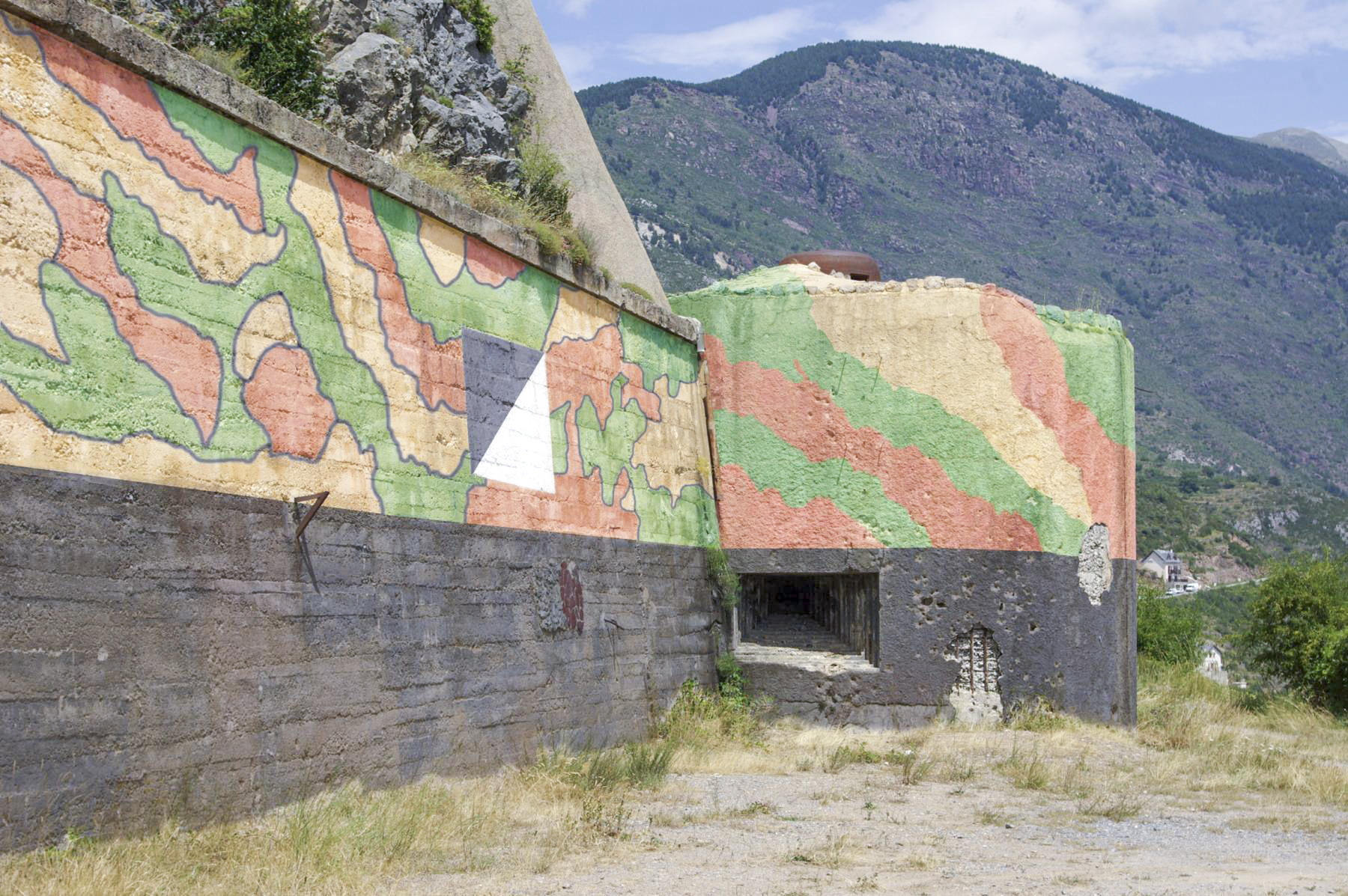 Ligne Maginot - RIMPLAS (RS) - (Ouvrage d'artillerie) - Avant/Après - essai de reconstitution du camouflage d'origine réel - Frédéric LISCH