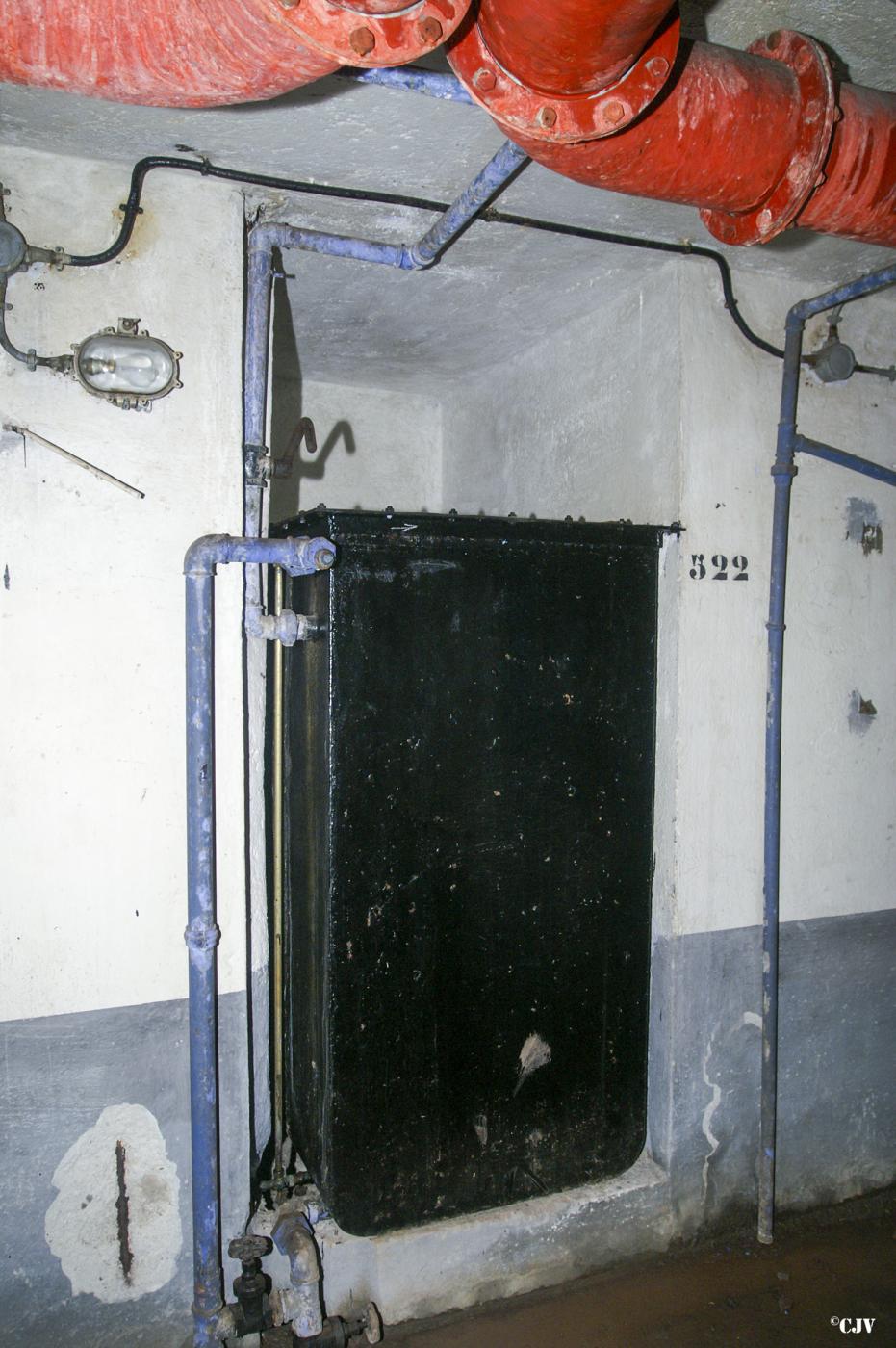 Ligne Maginot - RIMPLAS (RS) - (Ouvrage d'artillerie) - Bloc 5 
Cuve pour l'eau de refroidissement - Lia VERMEULEN