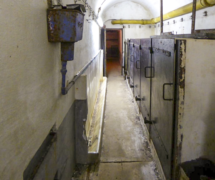 Ligne Maginot - RIMPLAS (RS) - (Ouvrage d'artillerie) - WC et urinoir - ELLENA - CUNY