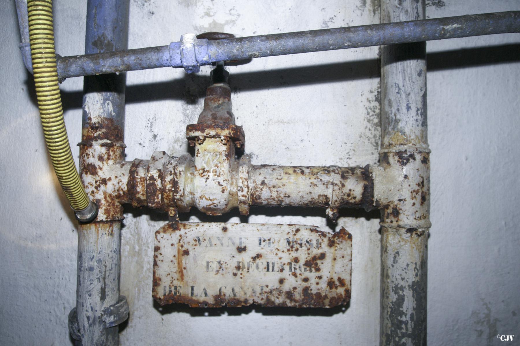 Ligne Maginot - RIMPLAS (RS) - (Ouvrage d'artillerie) - Vanne de mise en décharge de la canalisation - Lia VERMEULEN