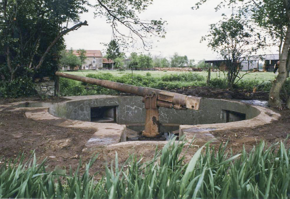 Ligne Maginot - Bc3 - BRECKLANGE (Cuve pour canon) - Cuve bétonnée pour canon de 65 mle 1902 utilisé en arme antichar
Les deux niches à munitions sont visibles sur cette photo