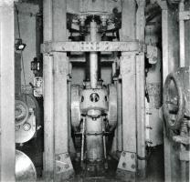 Ligne Maginot - HACKENBERG - A19 - (Ouvrage d'artillerie) - Bloc 10 - la tourelle de mortiers de 81 mm 
Vue de l'étage inférieur; la tourelle  est en batterie (position haute)
