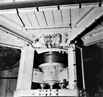 Ligne Maginot - HACKENBERG - A19 - (Ouvrage d'artillerie) - Bloc 10 - la tourelle de mortiers de 81 mm 
Vue de la sellette ; la tourelle  est éclipsée (position basse)
