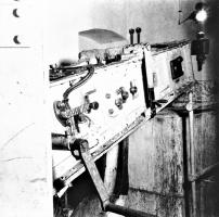 Ligne Maginot - HACKENBERG - A19 - (Ouvrage d'artillerie) - Bloc 10 - la tourelle de mortiers de 81 mm 
Vue de du bras du balancier du contrepoids ; la tourelle  est éclipsée (position basse)