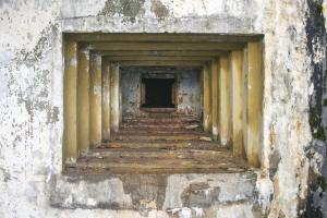 Ligne Maginot - MOLVANGE - A9 - (Ouvrage d'artillerie) - Entrée des hommes
Créneau JM / AC47. Pas encore muré mais avec le support de jumelage disparu
