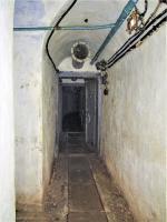 Ligne Maginot - LAVOIR - (Ouvrage d'artillerie) - Bloc 4
Au fond le sas étanche isolant le bloc, à gauche l'accès à l'urinoir