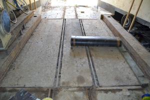 Ligne Maginot - KOBENBUSCH  - A13 - (Ouvrage d'artillerie) - Entrée munitions
Pont roulant 
L'EM murée au niveau de la deuxième porte avant les monte-charges est très encombrée par des détritus et ferrailles de toutes natures.