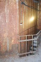 Ligne Maginot - KOBENBUSCH  - A13 - (Ouvrage d'artillerie) - Entrée munitions
Chambre de tir droite
Escalier d'accès vers l'autre chambre à gauche.