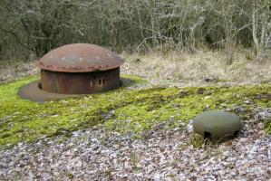 Ligne Maginot - KOBENBUSCH  - A13 - (Ouvrage d'artillerie) - Bloc 1
Tourelle mitrailleuse et cloche de prise d'air