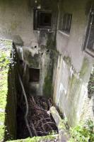Ligne Maginot - KOBENBUSCH  - A13 - (Ouvrage d'artillerie) - Bloc 2
Sortie de secours dans le fossé...porte blindée après les barreaux !