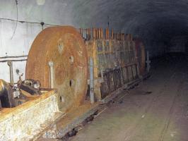 Ligne Maginot - Ouvrage d'artillerie du SCHIESSECK - Les groupes électrogènes de l'ouvrage du Kobenbusch stockés dans l'ouvrage du  Schiesseck