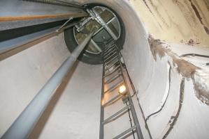 Ligne Maginot - GALGENBERG - A15 - (Ouvrage d'artillerie) - Entrée munitions
Intérieur de la cloche GFM de gauche