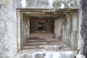 Ligne Maginot - GALGENBERG - A15 - (Ouvrage d'artillerie) - Entrée des hommes
Créneau pour canon 47 ou JM