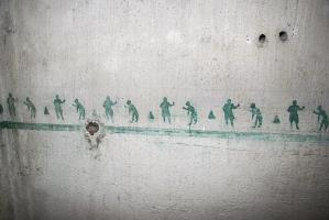 Ligne Maginot - GALGENBERG - A15 - (Ouvrage d'artillerie) - Entrée des hommes
Frise sur les murs
