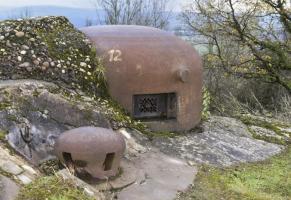 Ligne Maginot - GALGENBERG - A15 - (Ouvrage d'artillerie) - Bloc 5
Cloche GFM type A et champignon de prise d'air