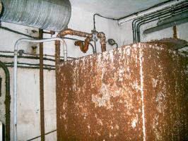 Ligne Maginot - GALGENBERG - A15 - (Ouvrage d'artillerie) - Bloc 5
Entrée des cunettes avec une vanne d'orientation. A gauche, le tube de remplissage depuis la galerie si besoin.