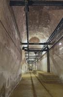 Ligne Maginot - GALGENBERG - A15 - (Ouvrage d'artillerie) - Magasin M1
Couloir principal du magasin à munitions principal de l'ouvrage avec son système de palans pour la manipulation des casiers à munitions