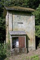Ligne Maginot - GALGENBERG - A15 - (Ouvrage d'artillerie) - Entrée des hommes
Poste electrique extérieur.
Noter les restes de camouflage.