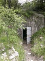 Ligne Maginot - COL DES BANQUETTES (EO7) - (Abri actif) - Le bloc 2
Entrée réduite - Issue de secours
Porte blindée