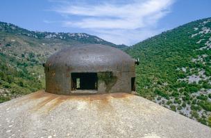 Ligne Maginot - COL DES BANQUETTES (EO7) - (Abri actif) - Le bloc 3
Cloche GFM
Vue sur le Pic de Garuche