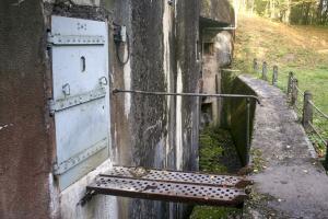 Ligne Maginot - BOIS DE CATTENOM - X14 - (Abri) - Entrée gauche
Passerelle escamotable en place au-dessus du fossé diamant