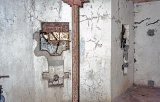 Ligne Maginot - BOIS KARRE - A12 - (Ouvrage d'infanterie) - Deuxième chambre de tir Est
Le pied est le support du bi-rail pour le canon