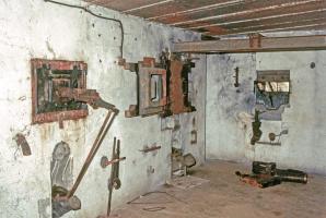 Ligne Maginot - BOIS KARRE - A12 - (Ouvrage d'infanterie) - Chambre de tir Est avant restauration