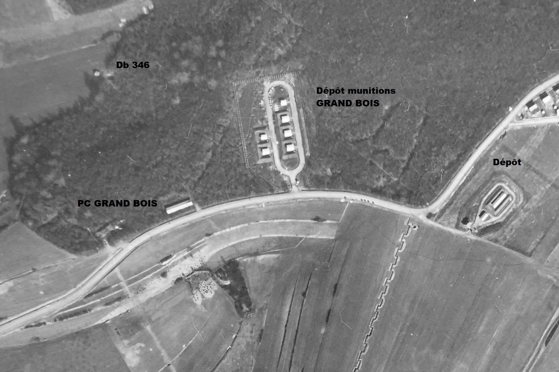 Ligne Maginot - GRAND BOIS - (Dépôt de Munitions) - Vue aérienne du 12 mars 1940 (Mission 93 - Alt 2000) montrant :
- Dépôt munitions du Grand Bois
- Pc du Grand Bois
- Blockhaus Db 346 - Armée de l'Air