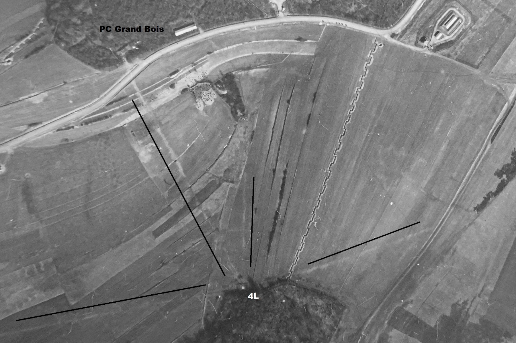 Ligne Maginot - 4L - (Chambre de coupure) - Vue aérienne du 12 mars 1940 (Mission 93 - Alt 2000) montrant la chambre de coupure et les traces des tranchées des lignes téléphoniques (surlignées par les lignes noires).  - Armée de l'Air